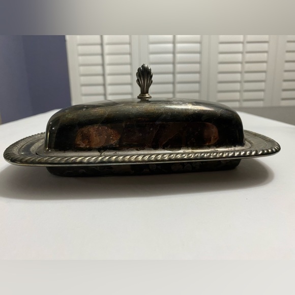 Vintage WM Rogers Silver-Plated Butter Dish - Picture 2 of 12